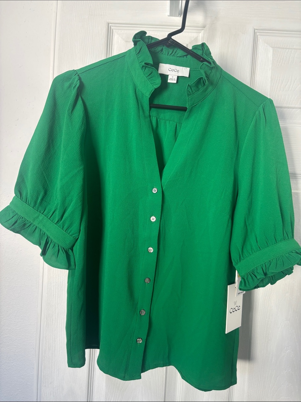 C/MEO Collective Kelly Green Ruffle Sleeve Button-Front Blouse